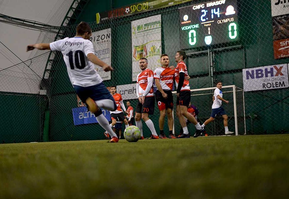 vodafone, olympus, teren de fotbal
